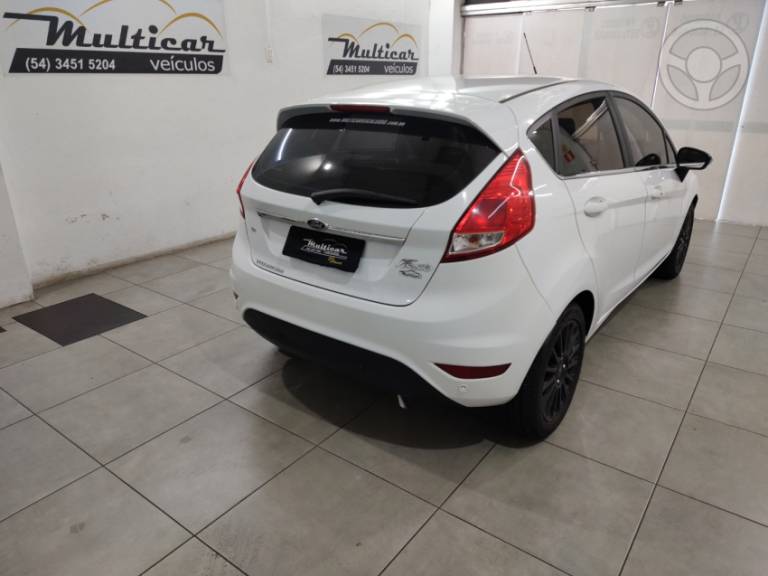 FORD - FIESTA 1.6 TITANIUM PLUS HATCH 16V FLEX 4P AUTOMÁTICO - 2016/2016 - BRANCA - R$ 55.900,00