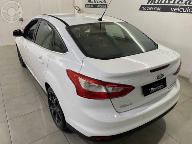 FORD - FOCUS 2.0 TITANIUM SEDAN 16V FLEX 4P AUTOMÁTICO - 2014/2014 - BRANCA - R$ 58.000,00