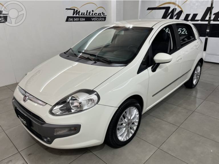 FIAT - PUNTO 1.6 ESSENCE 16V FLEX 4P MANUAL - 2013/2013 - BRANCA - R$ 40.500,00