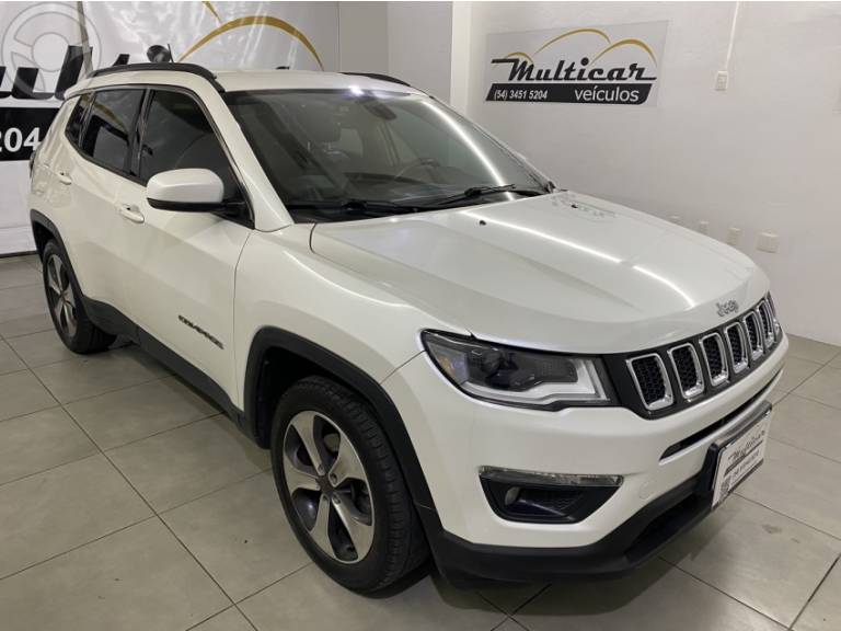 JEEP - COMPASS 2.0 16V FLEX LONGITUDE AUTOMÁTICO - 2017/2018 - BRANCA - R$ 95.900,00