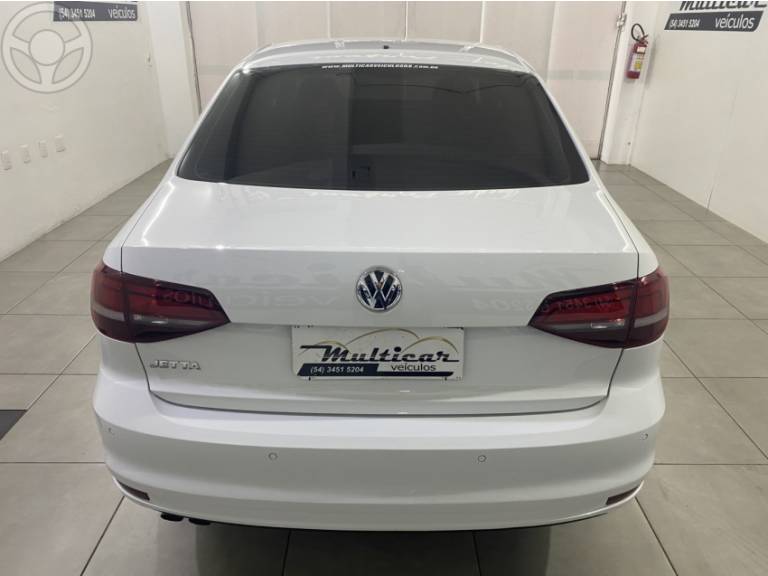 VOLKSWAGEN - JETTA 2.0 TRENDLINE FLEX 4P TIPTRONIC - 2015/2016 - BRANCA - R$ 71.900,00