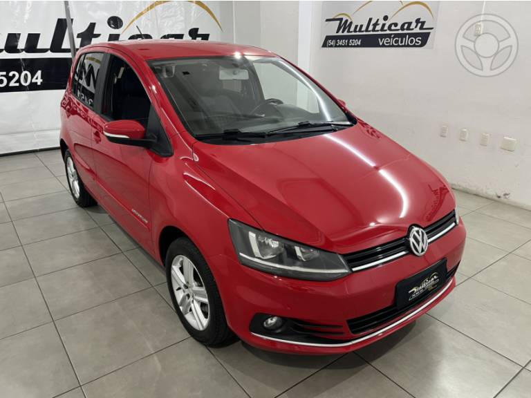 VOLKSWAGEN - FOX 1.6 MSI COMFORTLINE 8V FLEX 4P MANUAL - 2015/2016 - VERMELHA - R$ 51.900,00
