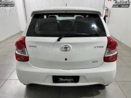 TOYOTA - ETIOS 1.3 X 16V FLEX 4P MANUAL - 2016/2017 - BRANCA - R$ 53.900,00