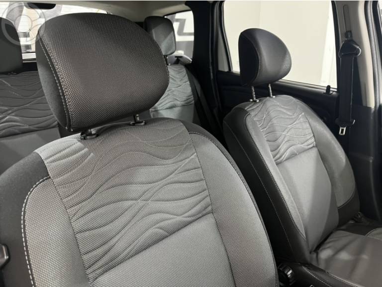 RENAULT - DUSTER 2.0 DYNAMIQUE 4X2 16V FLEX 4P AUTOMÁTICO - 2013/2014 - BRANCA - R$ 53.500,00