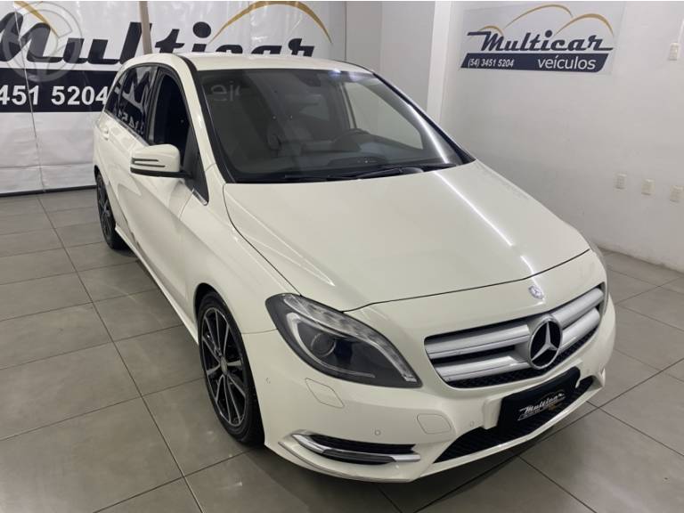 MERCEDES-BENZ - B 200 1.6 SPORT TURBO 4P AUTOMÁTICO - 2013/2014 - BRANCA - R$ 69.900,00