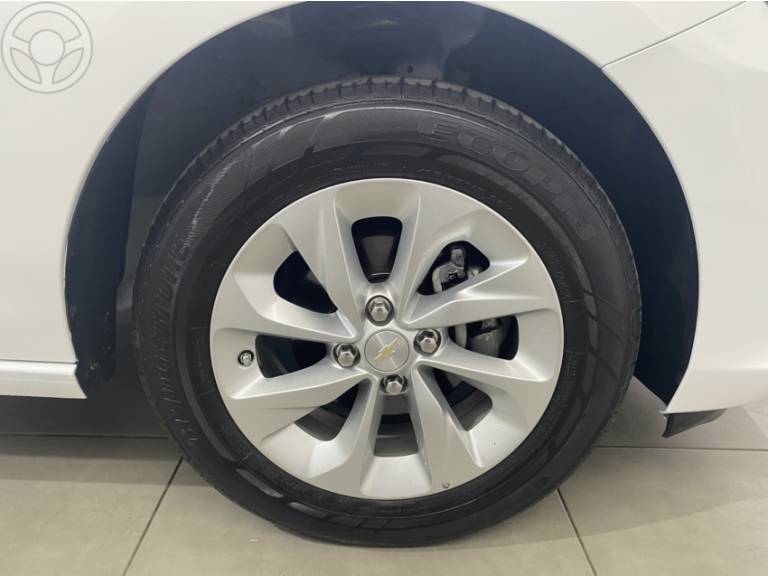 CHEVROLET - ONIX 1.0 LTZ 12V TURBO FLEX 4P MANUAL - 2019/2020 - BRANCA - R$ 72.900,00