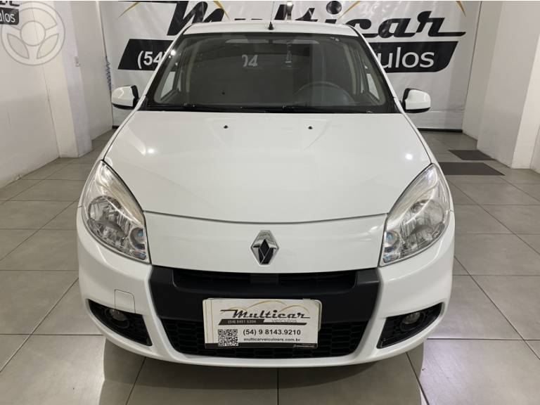 RENAULT - SANDERO 1.0 EXPRESSION 16V FLEX 4P MANUAL - 2013/2013 - BRANCA - R$ 32.500,00