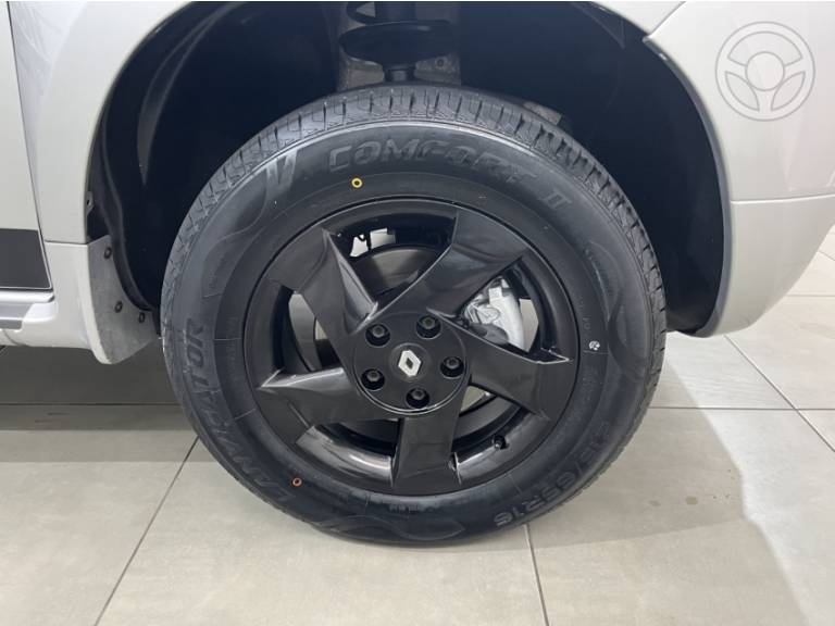 RENAULT - DUSTER 2.0 TECH ROAD 4X2 16V FLEX 4P MANUAL - 2013/2014 - PRATA - R$ 52.900,00