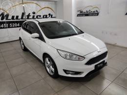 FORD - FOCUS 1.6 SE PLUS 16V FLEX 4P MANUAL - 2018/2018 - BRANCA - R$ 72.900,00