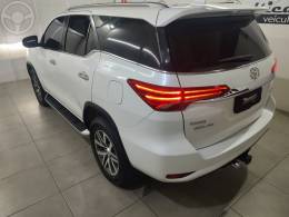 TOYOTA - HILUX SW4 2.8 SRX 4X4 16V TURBO INTERCOOLER DIESEL 4P AUTOMÁTICO - 2016/2017 - BRANCA - R$ 215.000,00