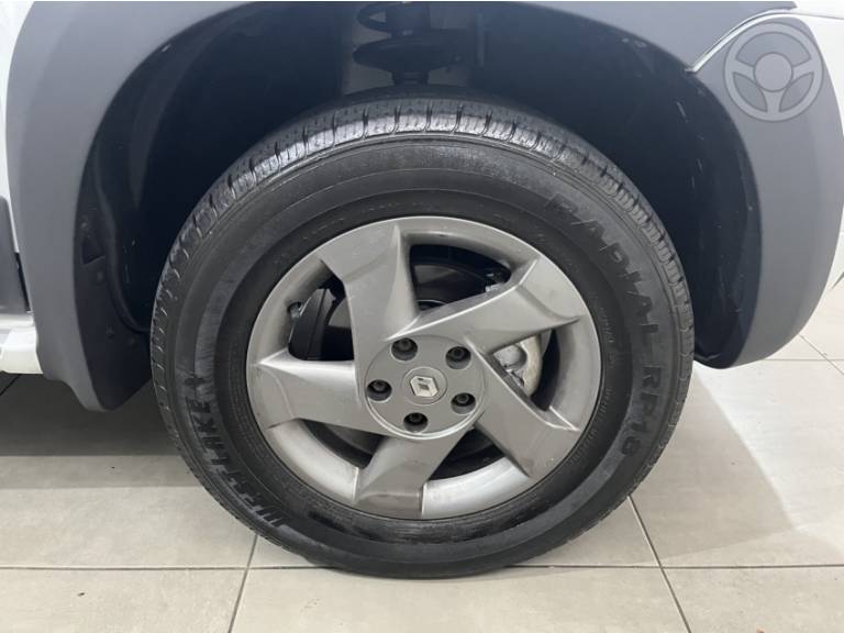 RENAULT - DUSTER 2.0 DYNAMIQUE 4X2 16V FLEX 4P AUTOMÁTICO - 2013/2014 - BRANCA - R$ 53.500,00