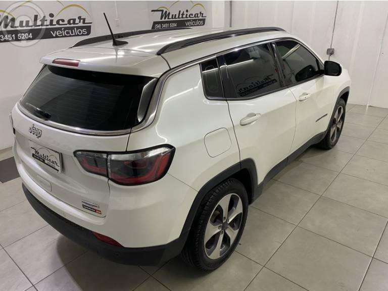 JEEP - COMPASS 2.0 16V FLEX LONGITUDE AUTOMÁTICO - 2017/2018 - BRANCA - R$ 95.900,00