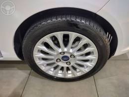 FORD - FIESTA 1.6 TITANIUM HATCH 16V FLEX 4P AUTOMÁTICO - 2015/2016 - BRANCA - R$ 55.900,00