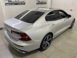 VOLVO - S60 2.0 T8 R-DESIGN HÍBRIDO 4P AUTOMÁTICO - 2020/2020 - PRATA - R$ 199.900,00