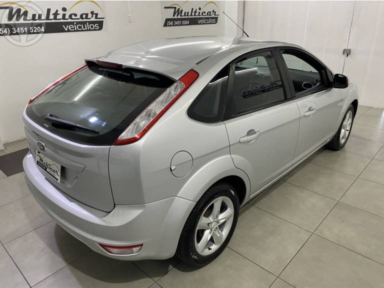 FORD - FOCUS 1.6 GLX 16V FLEX 4P MANUAL - 2010/2011 - PRATA - R$ 39.900,00