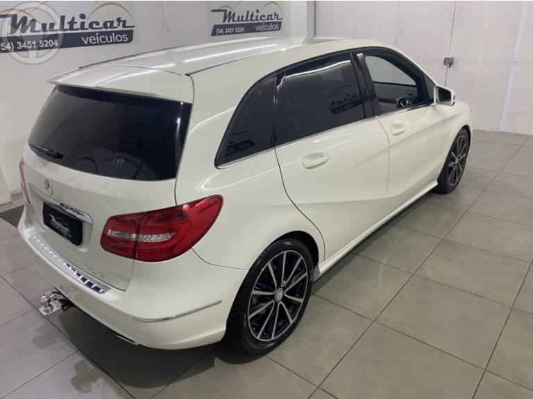 MERCEDES-BENZ - B 200 1.6 SPORT TURBO 4P AUTOMÁTICO - 2013/2014 - BRANCA - R$ 69.900,00