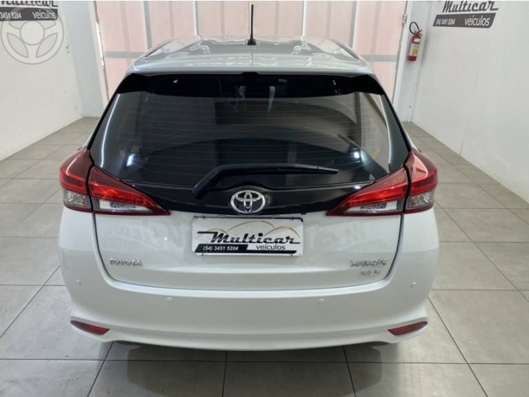 TOYOTA - YARIS 1.5 XLS FLEX 4P AUTOMÁTICO - 2018/2019 - BRANCA - R$ 82.900,00