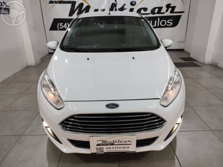 FORD - FIESTA 1.6 TITANIUM HATCH 16V FLEX 4P AUTOMÁTICO - 2015/2016 - BRANCA - R$ 55.900,00