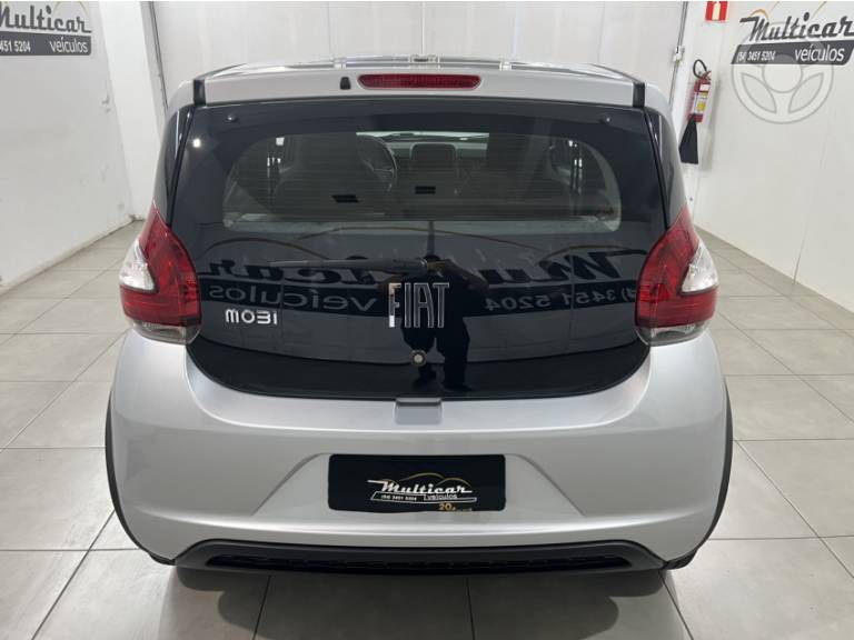 FIAT - MOBI 1.0 8V EVO FLEX LIKE. MANUAL - 2021/2022 - PRATA - R$ 49.900,00