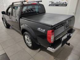 NISSAN - FRONTIER 2.5 SL 4X4 CD TURBO ELETRONIC DIESEL 4P AUTOMÁTICO - 2014/2015 - PRETA - R$ 109.900,00