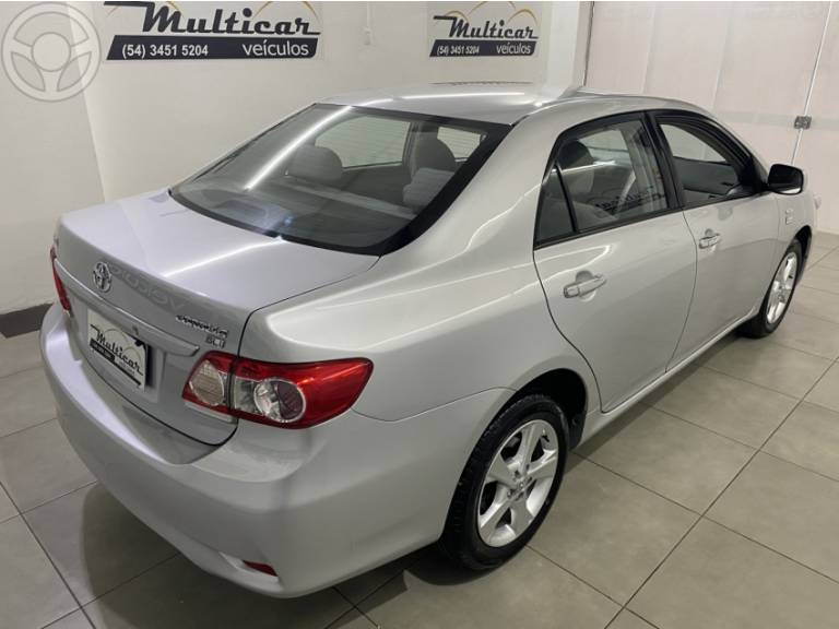 TOYOTA - COROLLA 1.8 GLI 16V FLEX 4P AUTOMÁTICO - 2013/2014 - PRATA - R$ 68.900,00