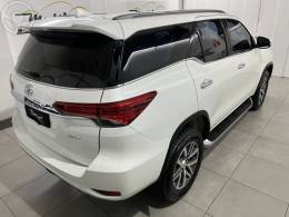 TOYOTA - HILUX SW4 2.8 SRX 4X4 16V TURBO INTERCOOLER DIESEL 4P AUTOMÁTICO - 2017/2017 - BRANCA - R$ 214.000,00