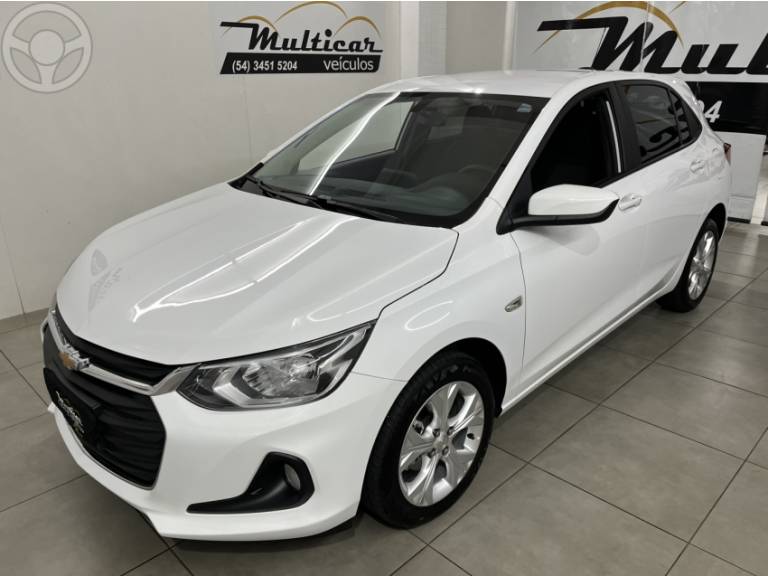 CHEVROLET - ONIX 1.0 LTZ 8V TURBO FLEX 4P AUTOMÁTICO - 2023/2024 - BRANCA - R$ 89.900,00