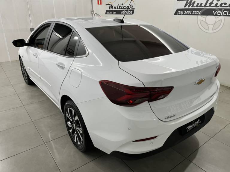 CHEVROLET - ONIX 1.0 PREMIER 12V TURBO FLEX 4P AUTOMÁTICO - 2023/2024 - BRANCA - R$ 95.900,00
