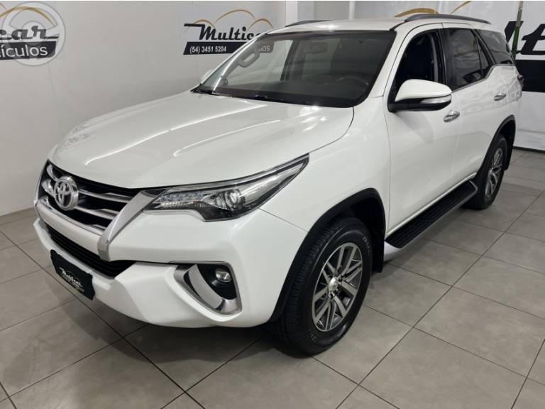 TOYOTA - HILUX SW4 2.8 SRX 4X4 16V TURBO INTERCOOLER DIESEL 4P AUTOMÁTICO - 2017/2017 - BRANCA - R$ 214.000,00