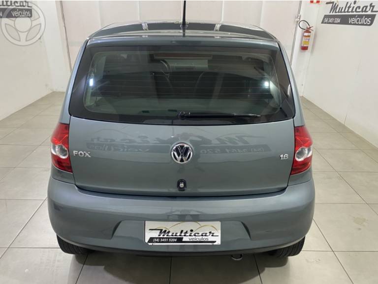 VOLKSWAGEN - FOX 1.6 MI 8V FLEX 4P MANUAL - 2008/2009 - CINZA - R$ 32.900,00