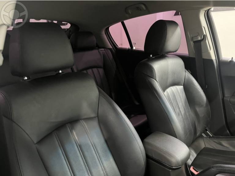 CHEVROLET - CRUZE 1.8 LT SPORT6 16V FLEX 4P AUTOMÁTICO - 2014/2015 - BRANCA - R$ 64.900,00