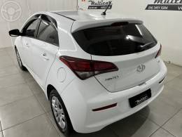 HYUNDAI - HB20 1.6 COMFORT PLUS 16V FLEX 4P MANUAL - 2018/2019 - BRANCA - R$ 63.900,00