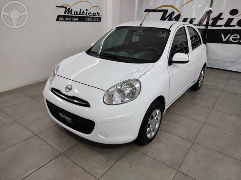 NISSAN - MARCH 1.0 S 16V FLEX 4P MANUAL - 2012/2013 - BRANCA - R$ 35.500,00