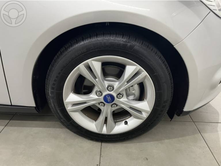 FORD - FOCUS 1.6 S 16V FLEX 4P AUTOMÁTICO - 2014/2014 - PRATA - R$ 49.900,00