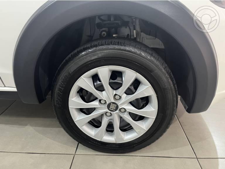 FIAT - MOBI 1.0 8V EVO FLEX LIKE. MANUAL - 2022/2023 - BRANCA - R$ 54.900,00