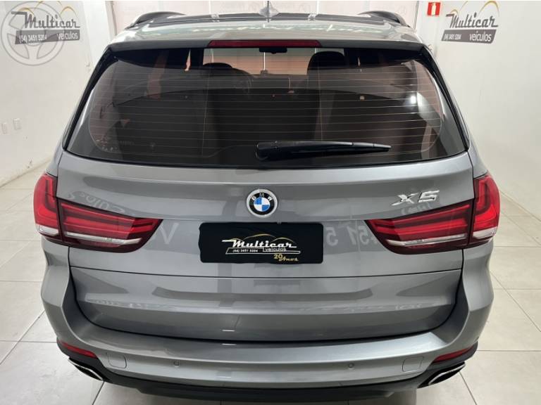 BMW - X5 3.0 4X4 30D I6 TURBO DIESEL 4P AUTOMÁTICO - 2018/2018 - CINZA - R$ 203.900,00