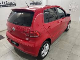 VOLKSWAGEN - FOX 1.6 MSI COMFORTLINE 8V FLEX 4P MANUAL - 2015/2016 - VERMELHA - R$ 51.900,00