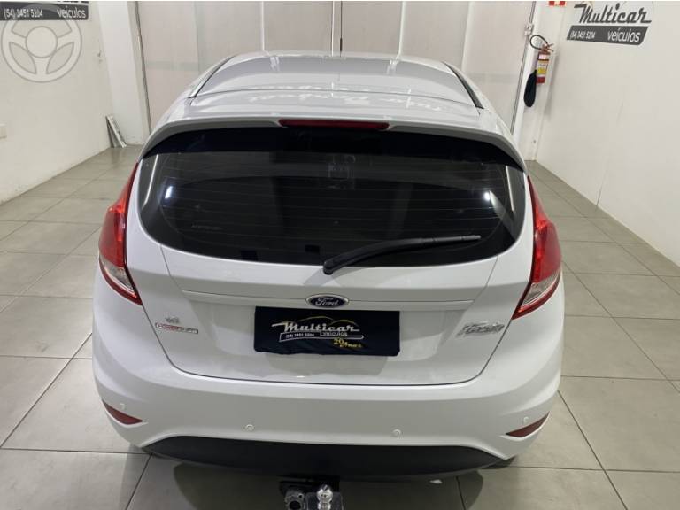 FORD - FIESTA 1.6 SE HATCH 16V FLEX 4P AUTOMÁTICO - 2014/2015 - BRANCA - R$ 45.900,00