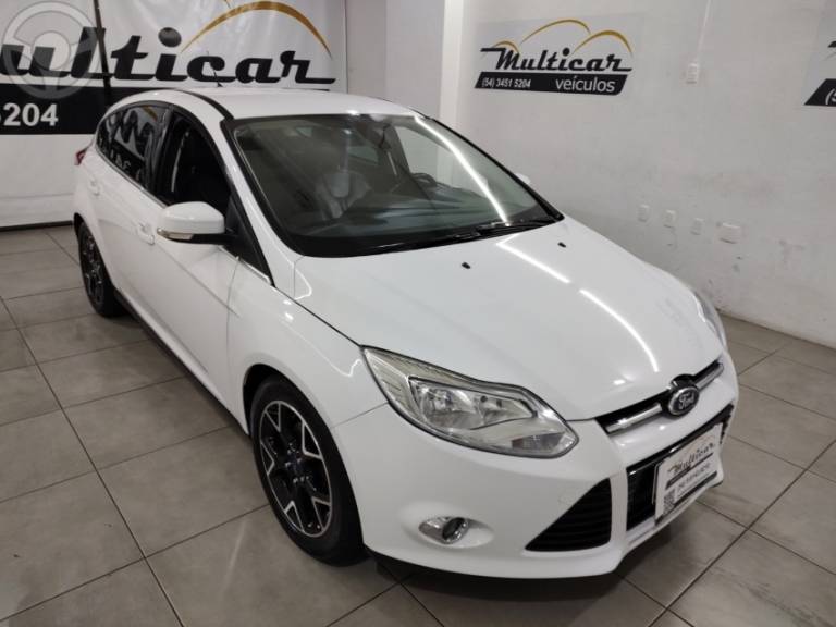 FORD - FOCUS 2.0 TITANIUM HATCH 16V FLEX 4P AUTOMÁTICO - 2015/2015 - BRANCA - R$ 56.900,00
