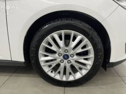 FORD - FOCUS 2.0 SE SEDAN 16V FLEX 4P AUTOMÁTICO - 2017/2017 - BRANCA - R$ 64.900,00