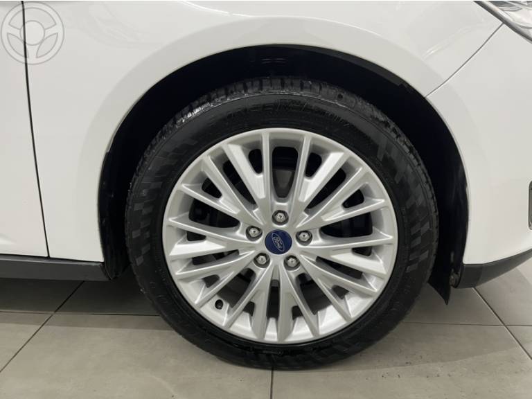 FORD - FOCUS 2.0 SE SEDAN 16V FLEX 4P AUTOMÁTICO - 2017/2017 - BRANCA - R$ 64.900,00