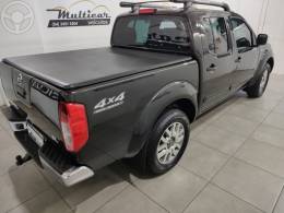 NISSAN - FRONTIER 2.5 SL 4X4 CD TURBO ELETRONIC DIESEL 4P AUTOMÁTICO - 2014/2015 - PRETA - R$ 109.900,00