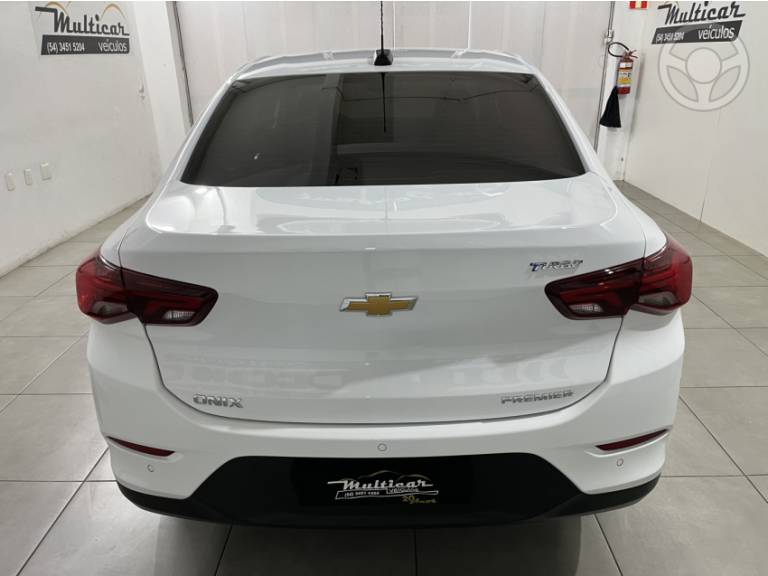 CHEVROLET - ONIX 1.0 PREMIER 12V TURBO FLEX 4P AUTOMÁTICO - 2023/2024 - BRANCA - R$ 95.900,00