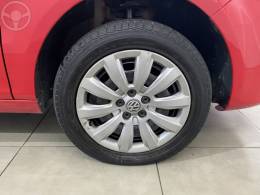 VOLKSWAGEN - FOX 1.0 MI 8V FLEX 4P MANUAL - 2013/2014 - VERMELHA - R$ 42.900,00