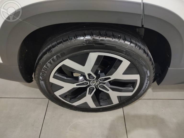 VOLKSWAGEN - TAOS 1.4 16V HIGHLINE TSI FLEX 4P AUTOMÁTICO - 2024/2024 - BRANCA - R$ 174.000,00