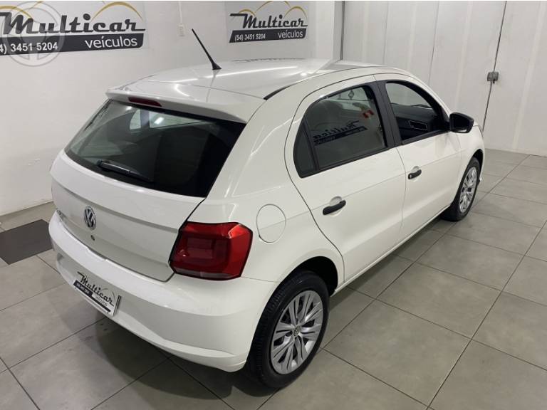 VOLKSWAGEN - GOL 1.6 MSI 8V TOTALFLEX 4P MANUAL - 2018/2019 - BRANCA - R$ 53.900,00