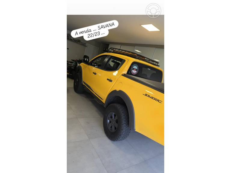 MITSUBISHI - L200 TRITON 2.4 GLS SAVANA 4X4 DIESEL 4P AUTOMÁTICO - 2022/2023 - AMARELA - R$ 155.000,00