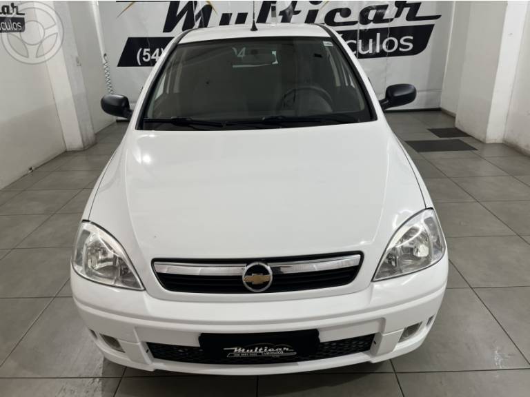 CHEVROLET - CORSA 1.4 MPFI MAXX 8V FLEX 4P MANUAL - 2011/2012 - BRANCA - R$ 34.900,00