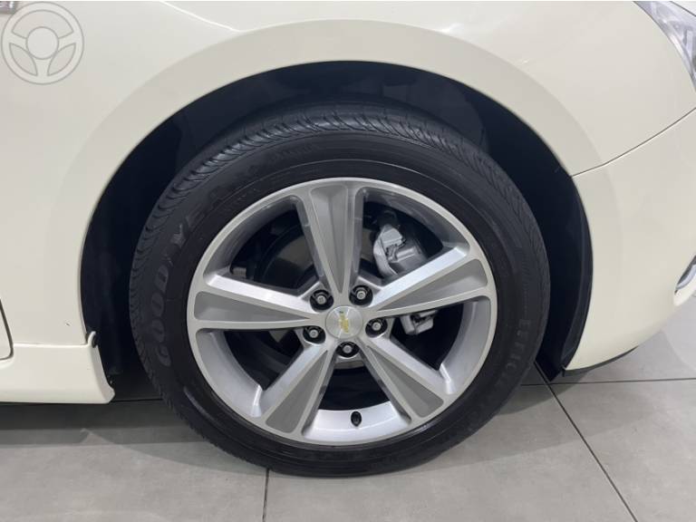 CHEVROLET - CRUZE 1.8 LT SPORT6 16V FLEX 4P AUTOMÁTICO - 2014/2015 - BRANCA - R$ 64.900,00
