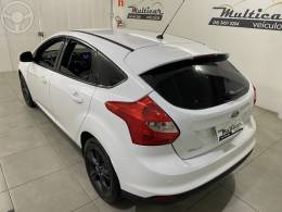 FORD - FOCUS 1.6 SE HATCH 16V FLEX 4P AUTOMÁTICO - 2013/2014 - BRANCA - R$ 52.900,00